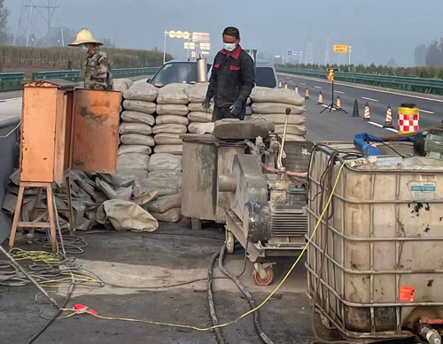 营根镇高速路病害处理